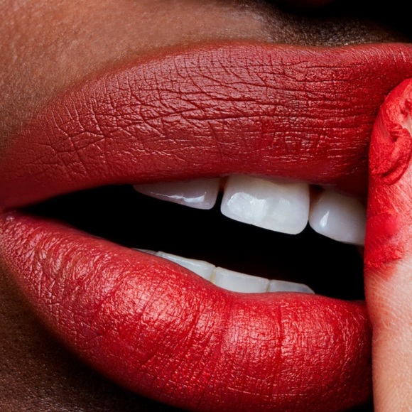 MAC Cosmetics Retro Matte Lipstick in Dangerous (702) NIB - Picture 5 of 7